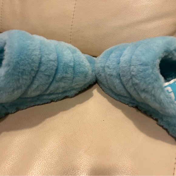 UGG Light Blue Fuzzy Slippers size 9 like new - Picture 8 of 8